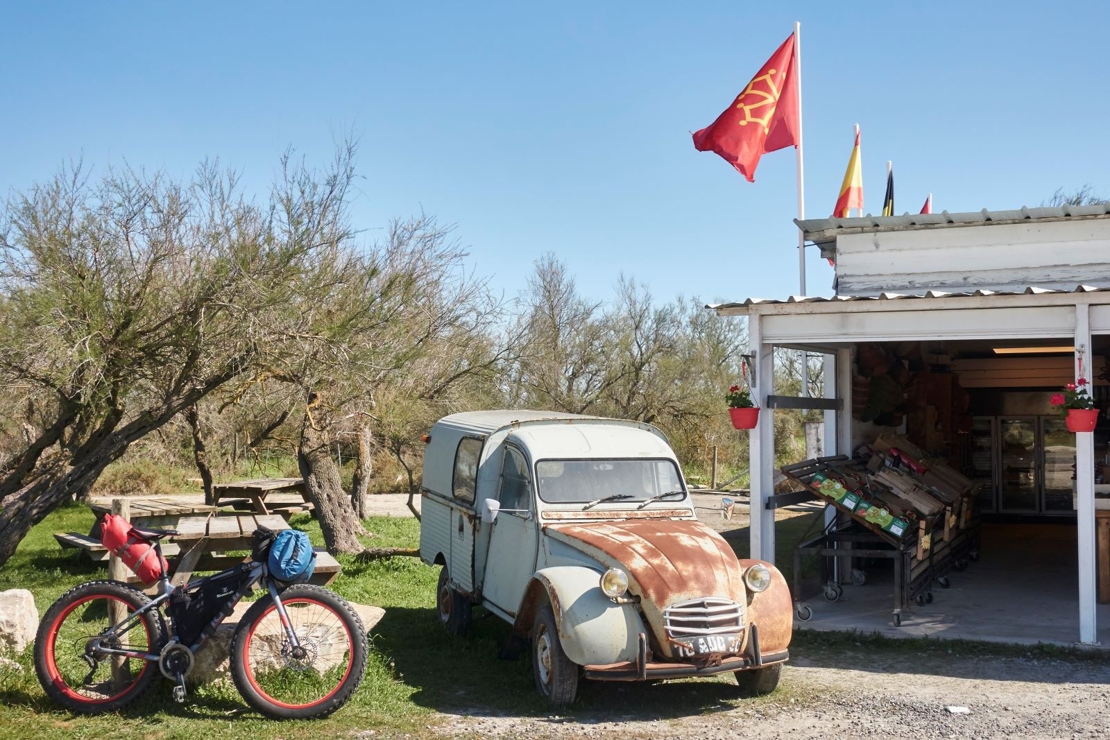 &nbsp;J'ai songé 2 minutes à changer de véhicule, devant ce marchand de fruits et légumes.
