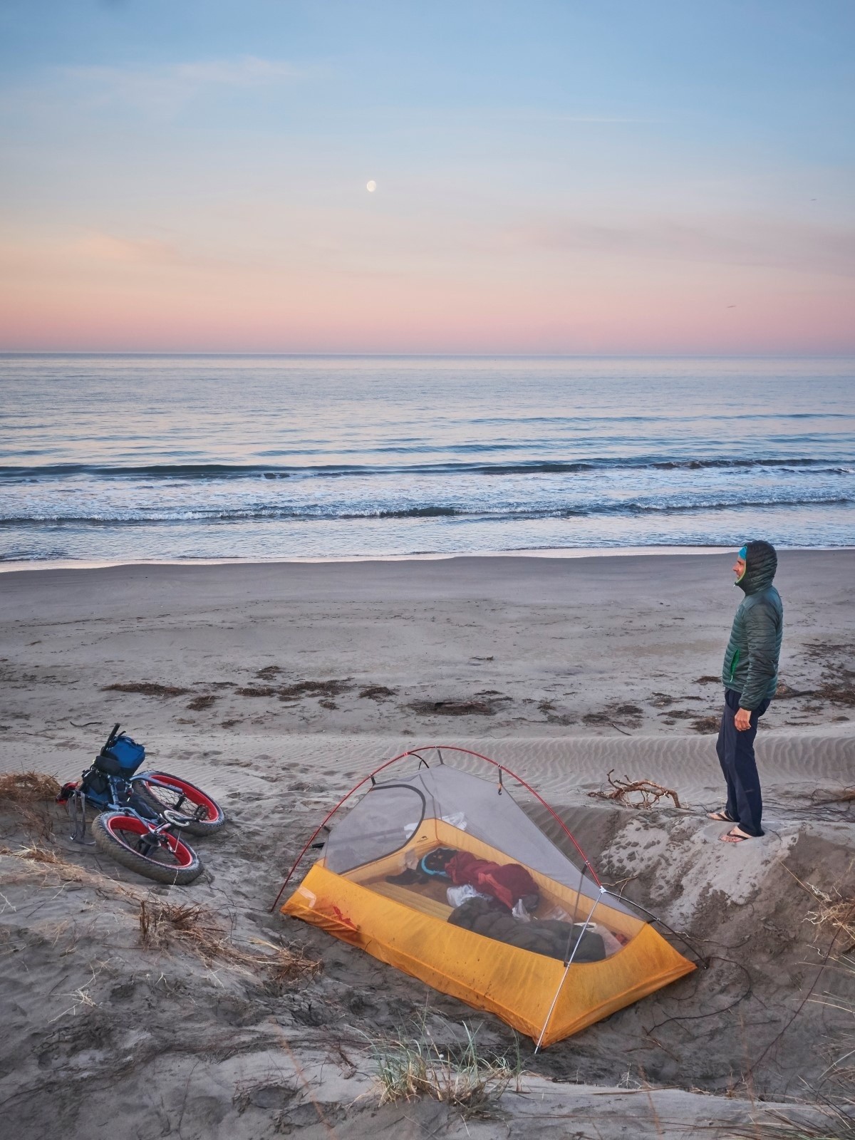 &nbsp;Pas très malin de ne pas avoir mis de double toit sur ma tente. Réveil trempé...