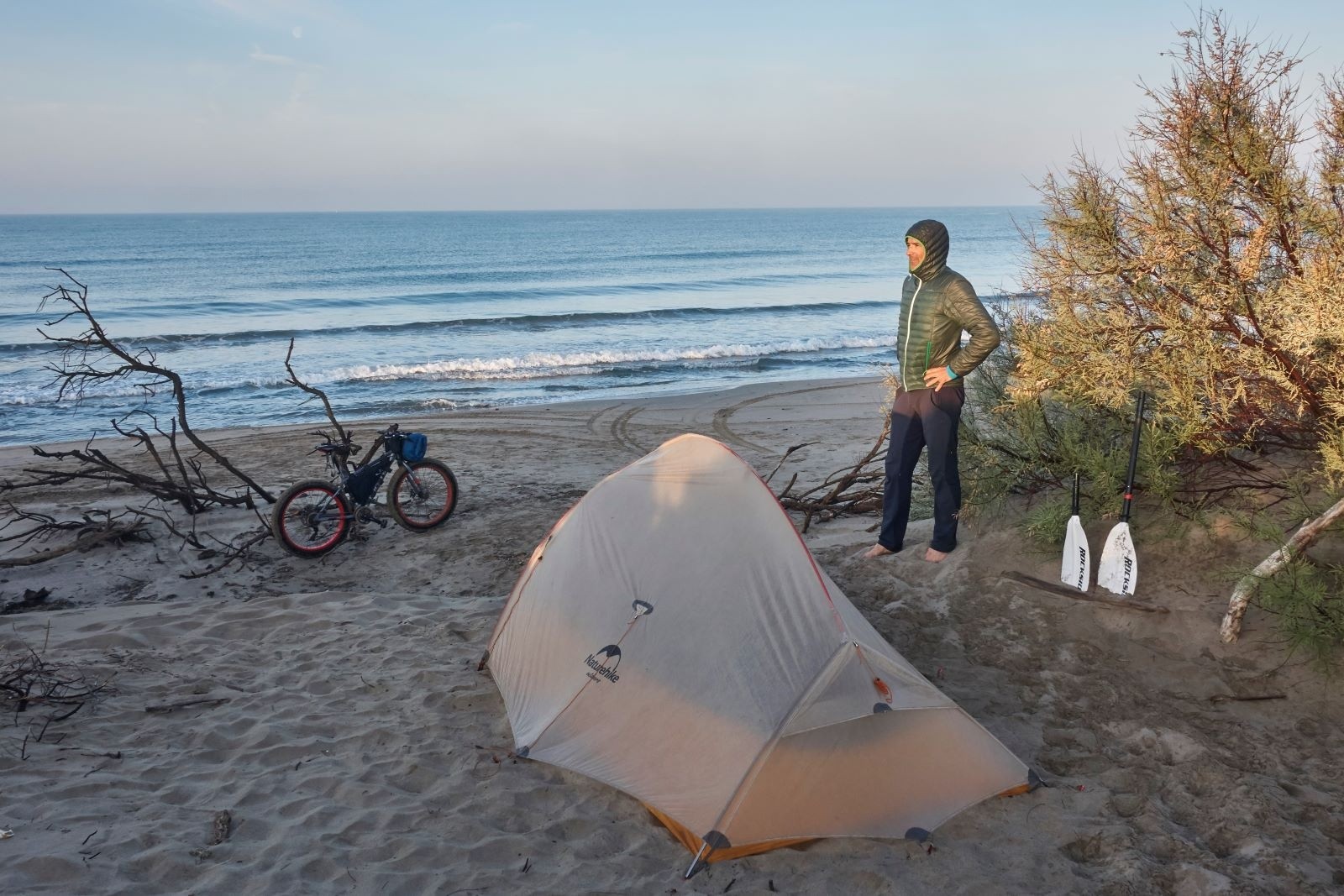 &nbsp;Dans ma combinaison anti-moustiques. Combinaison non intégrale, qui a fait le délice de ces insectes...