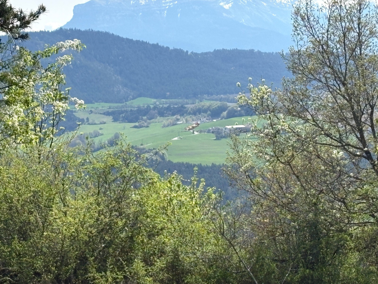 Il y a un Canadair dans l'image ... trouve le !