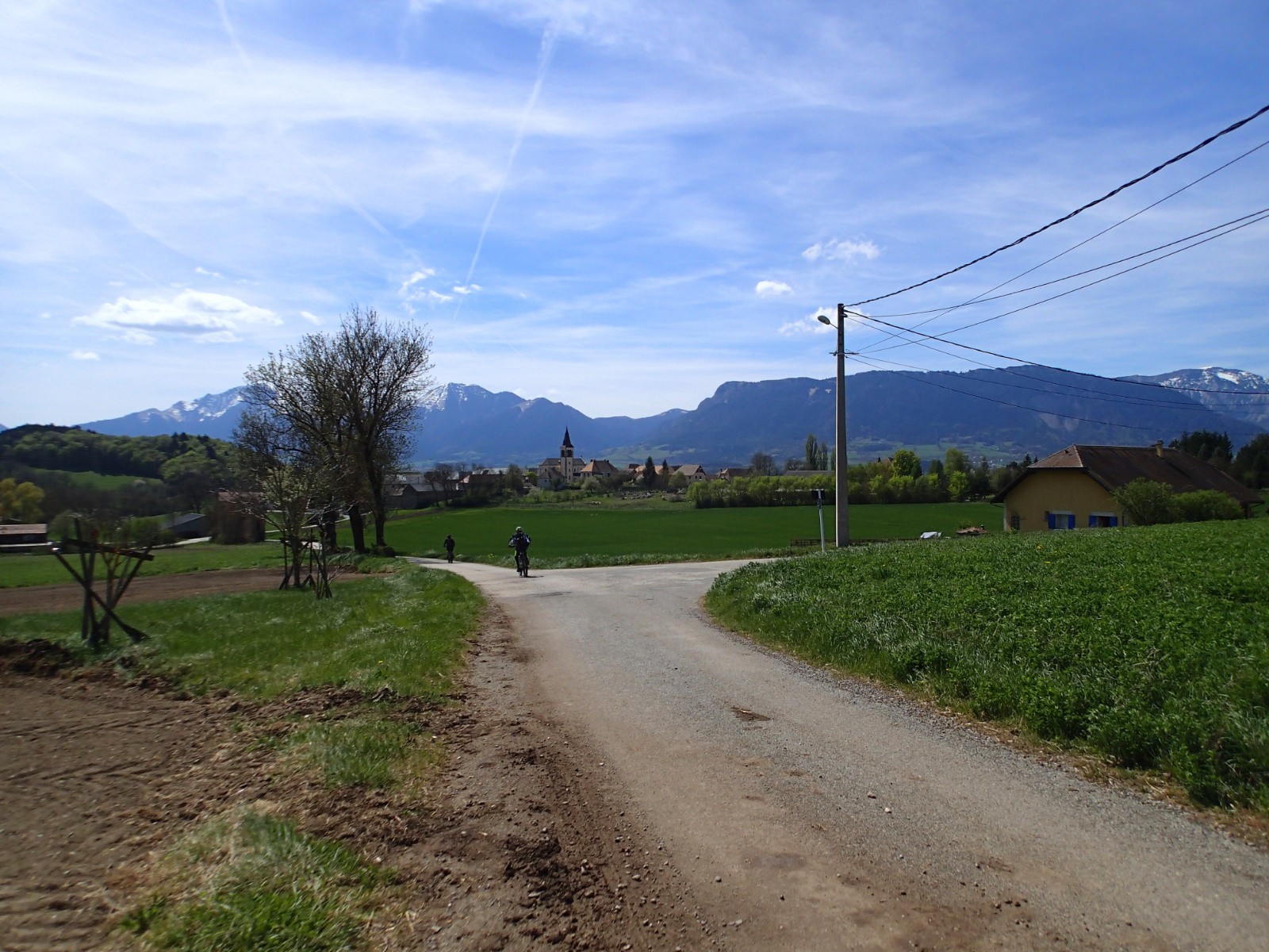 On passe devant Lavars ...