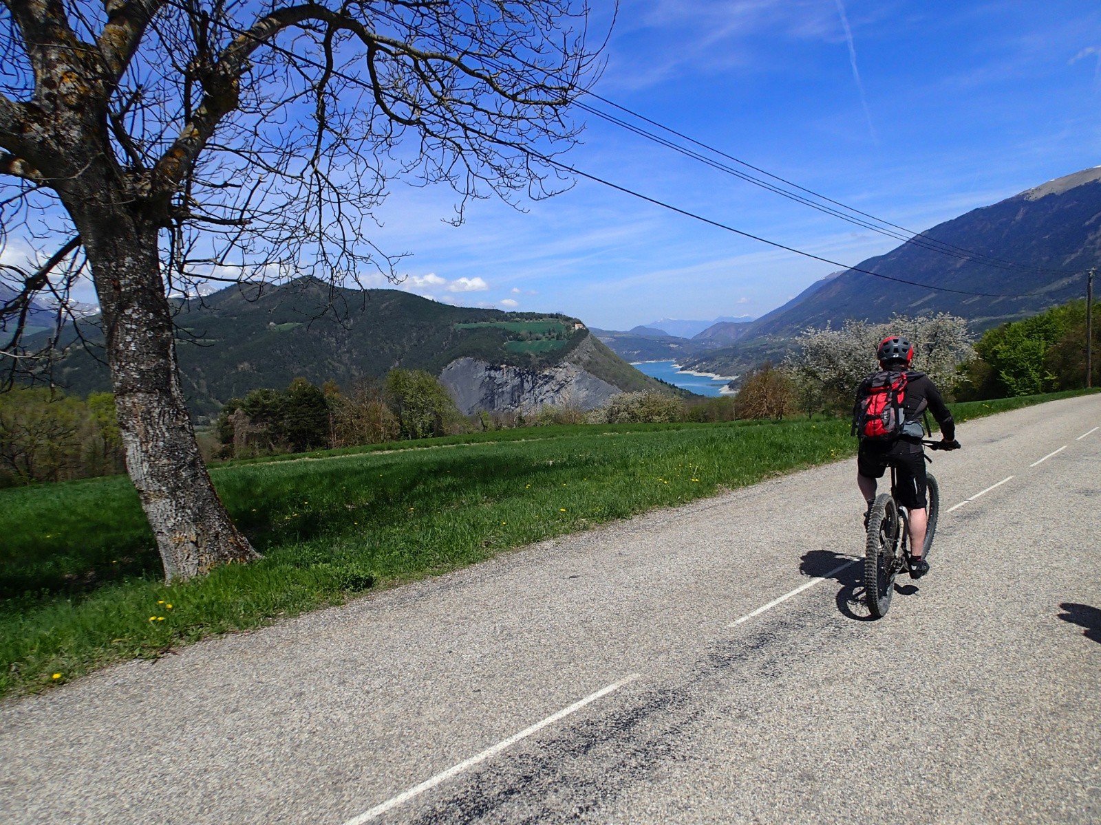 ...et le lac de Monteynard où il y a eu un exercice de Canadairs pendant qu'on cassait la croûte !