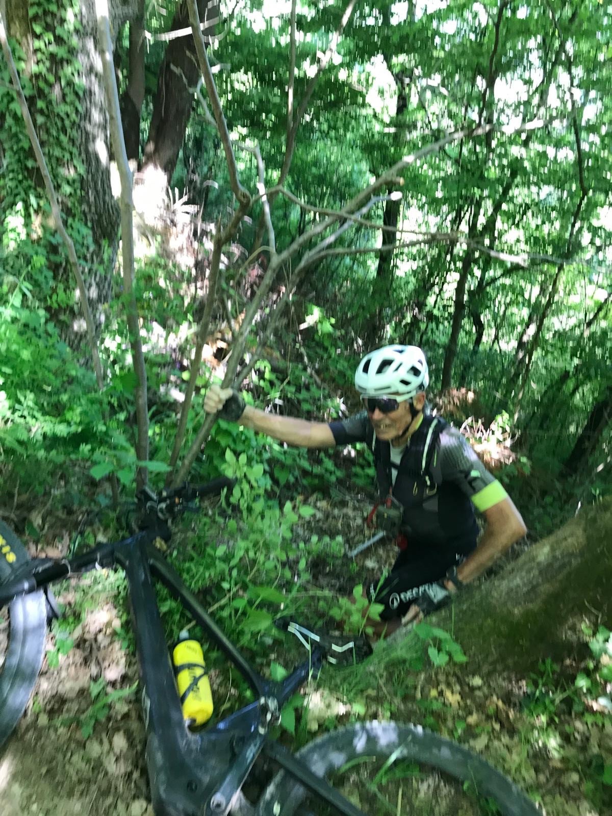 J'ai fait p’tit détour par la broussaille pour avoir posé le pied dans le trou ! 😜