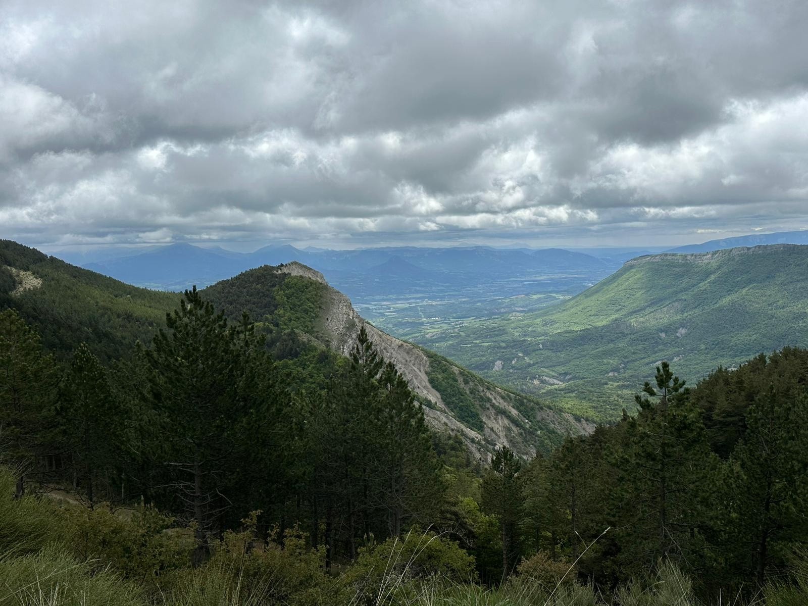 Pas engageant ce ciel au col d’Aujour