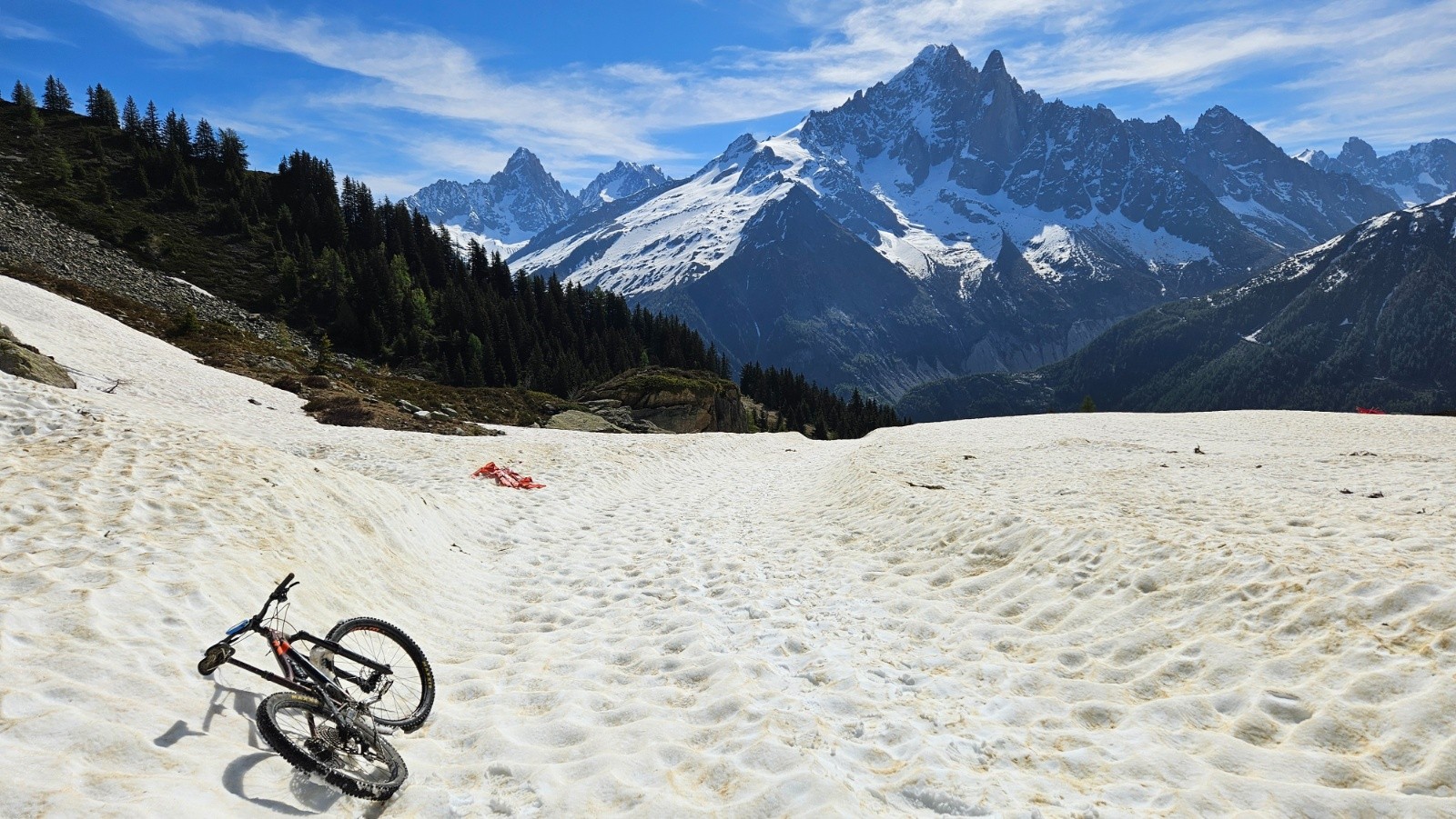 #3 Côté nord des restes de neige. Côté nord des restes de neige.