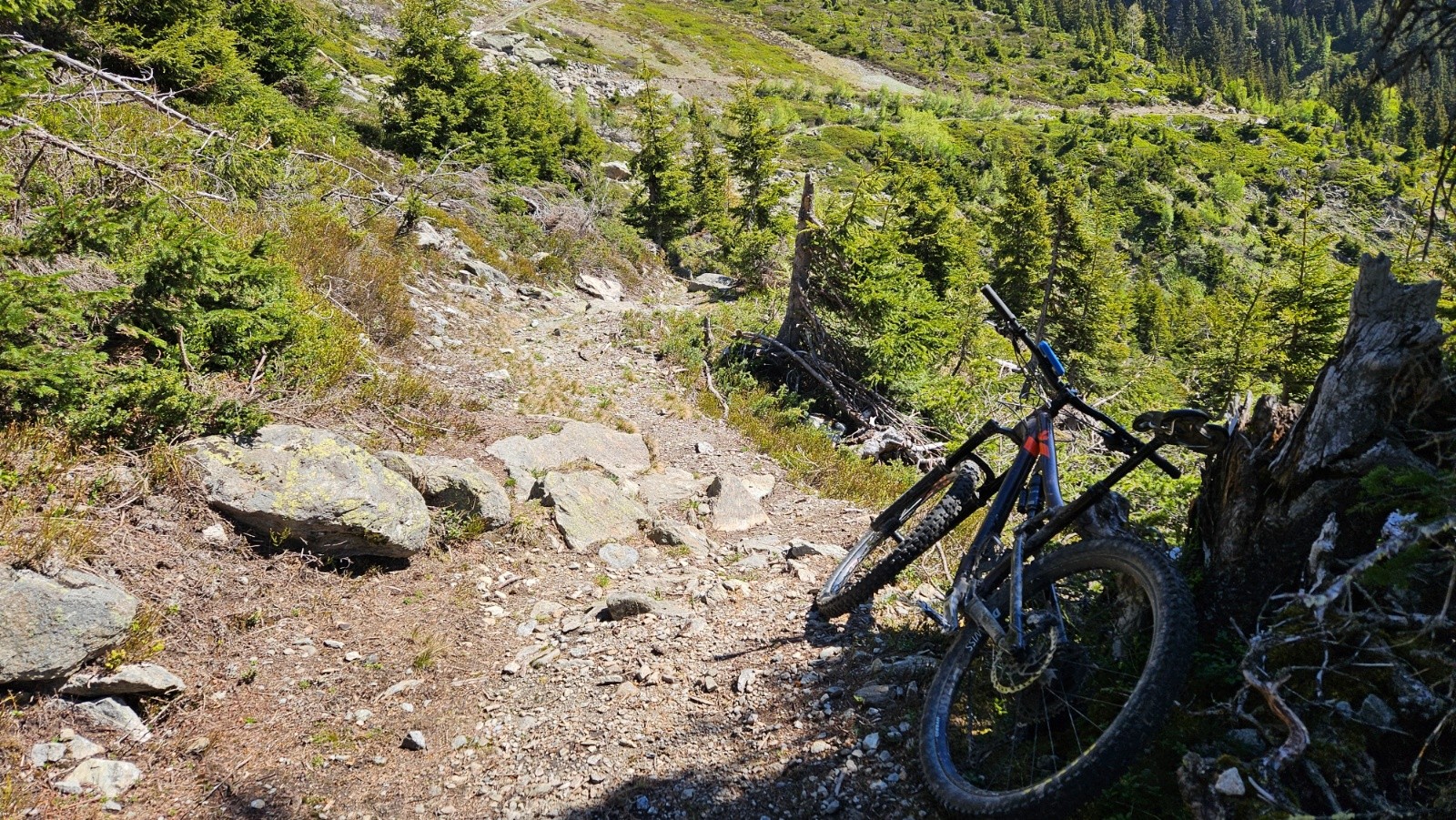 #4 Sentier des Evettes est moins parcouru que le Grand Balcon
Sud. Sentier des Evettes est moins parcouru que le Grand Balcon
Sud.