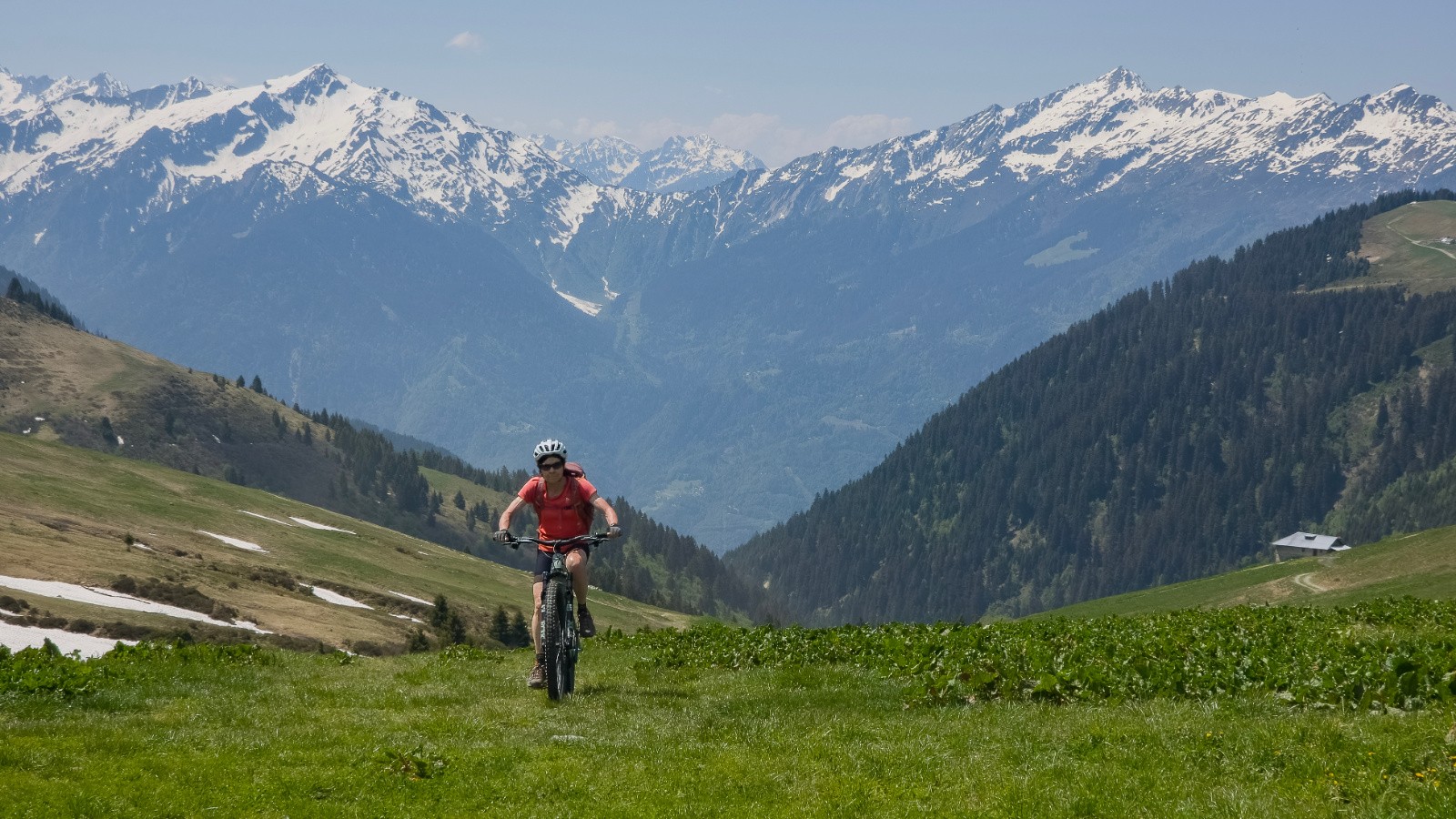 #2 Laurence arrive au col de la Bathie Laurence arrive au col de la Bathie