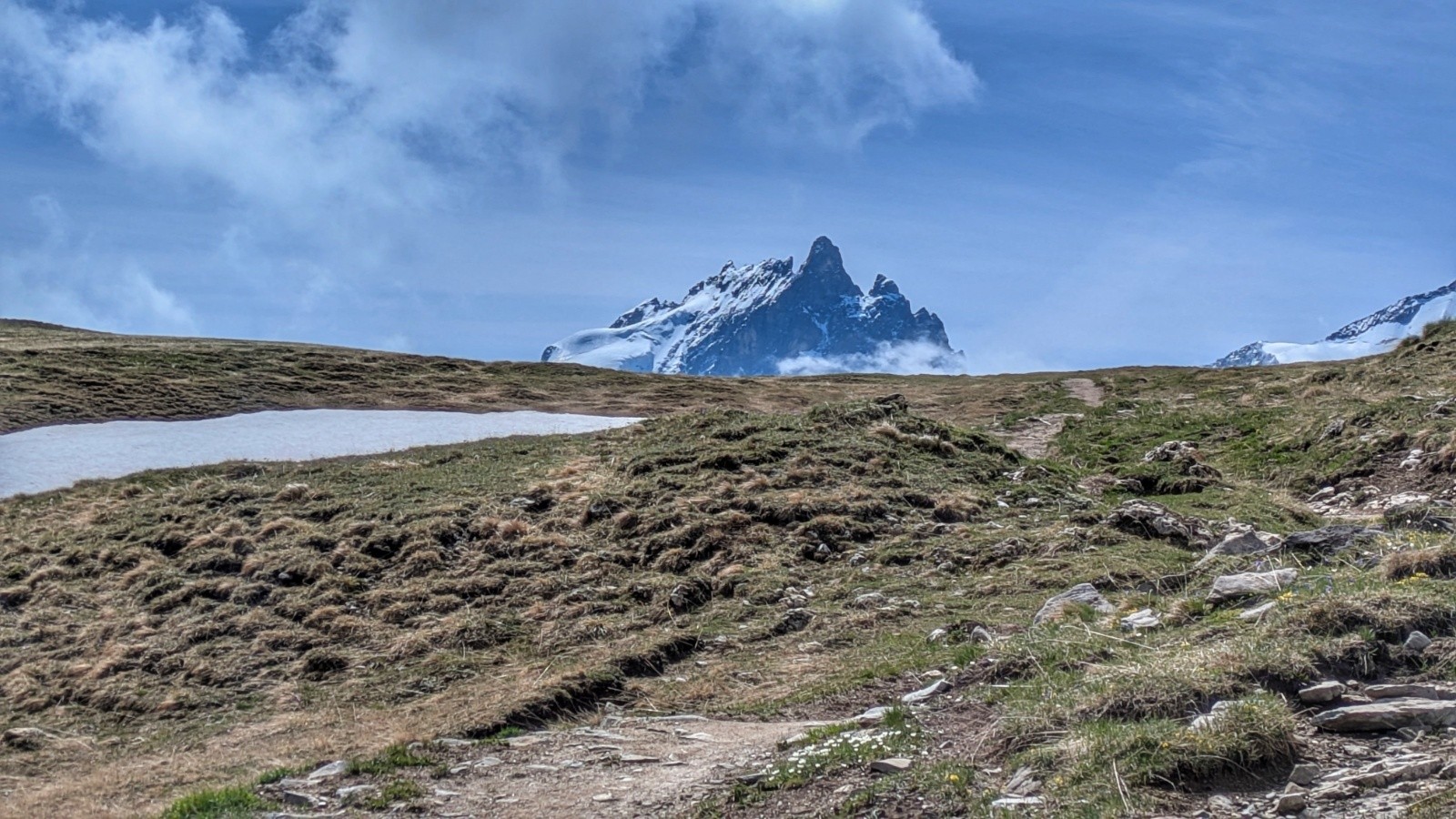 #4 profitions, elle est de sortie (des nuages) profitions, elle est de sortie (des nuages)