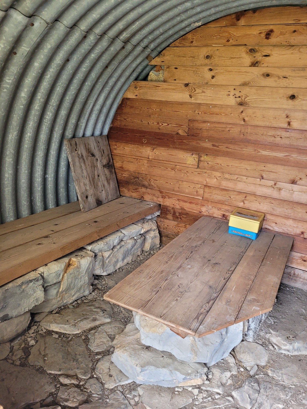 #14 Intérieur cabane Intérieur cabane