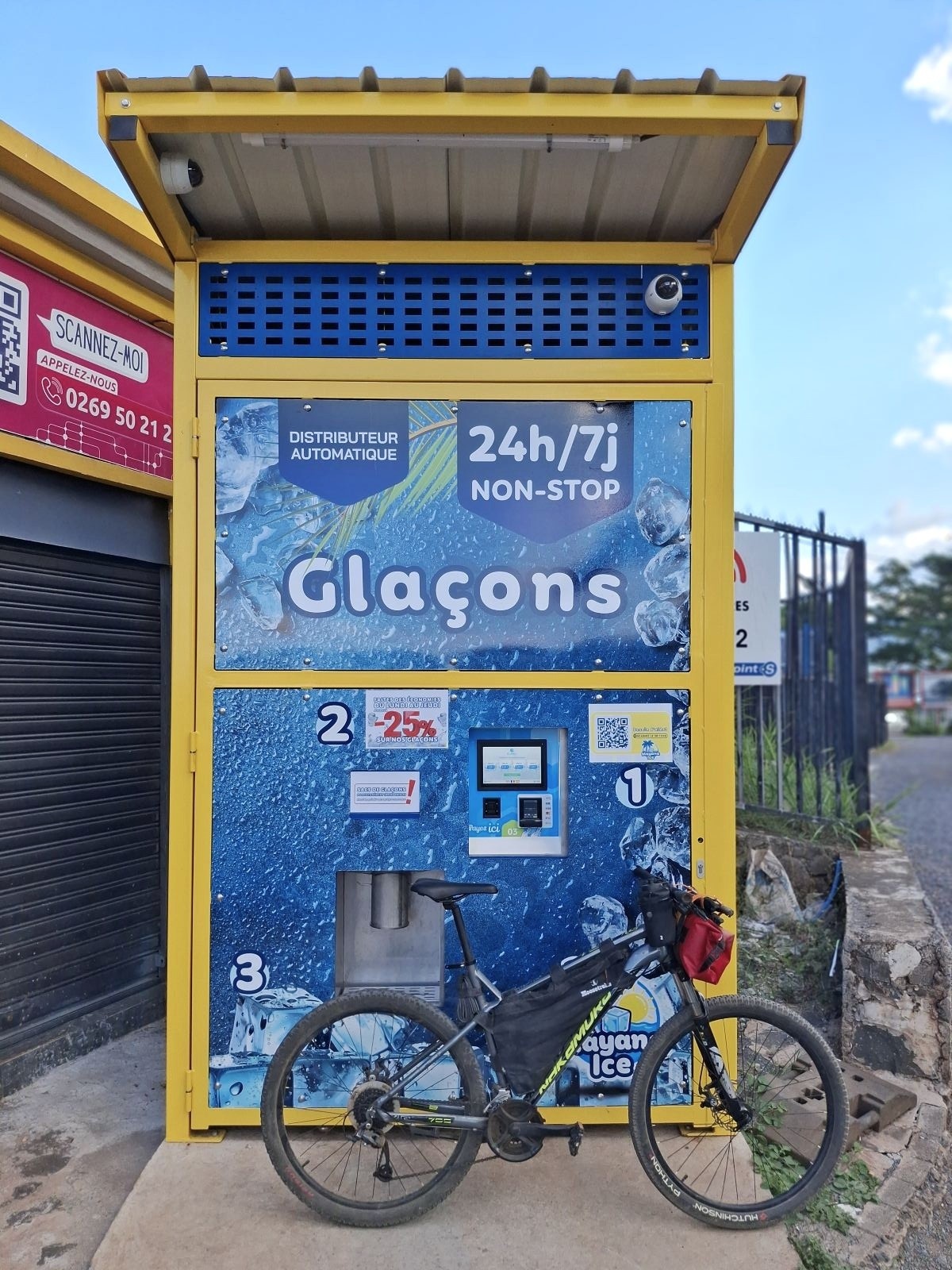 #34 Distributeur automatique de glaçons, 24/24. A chacun ses besoins ! Distributeur automatique de glaçons, 24/24. A chacun ses besoins !