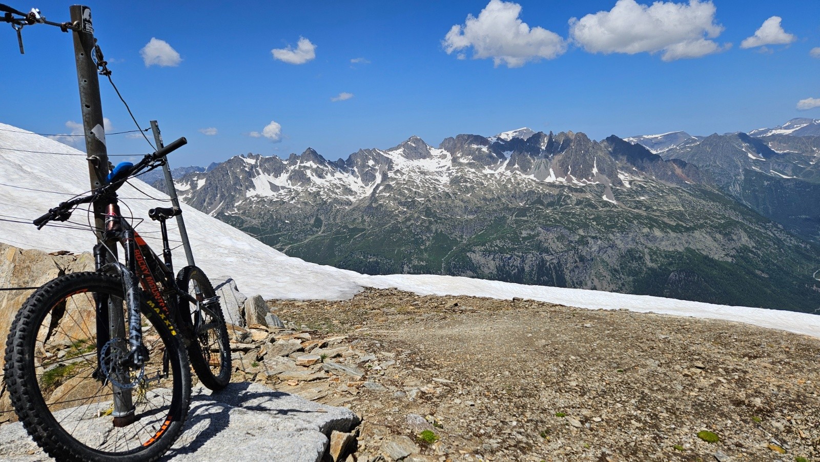 Vue sur les Aiguilles Rouges.