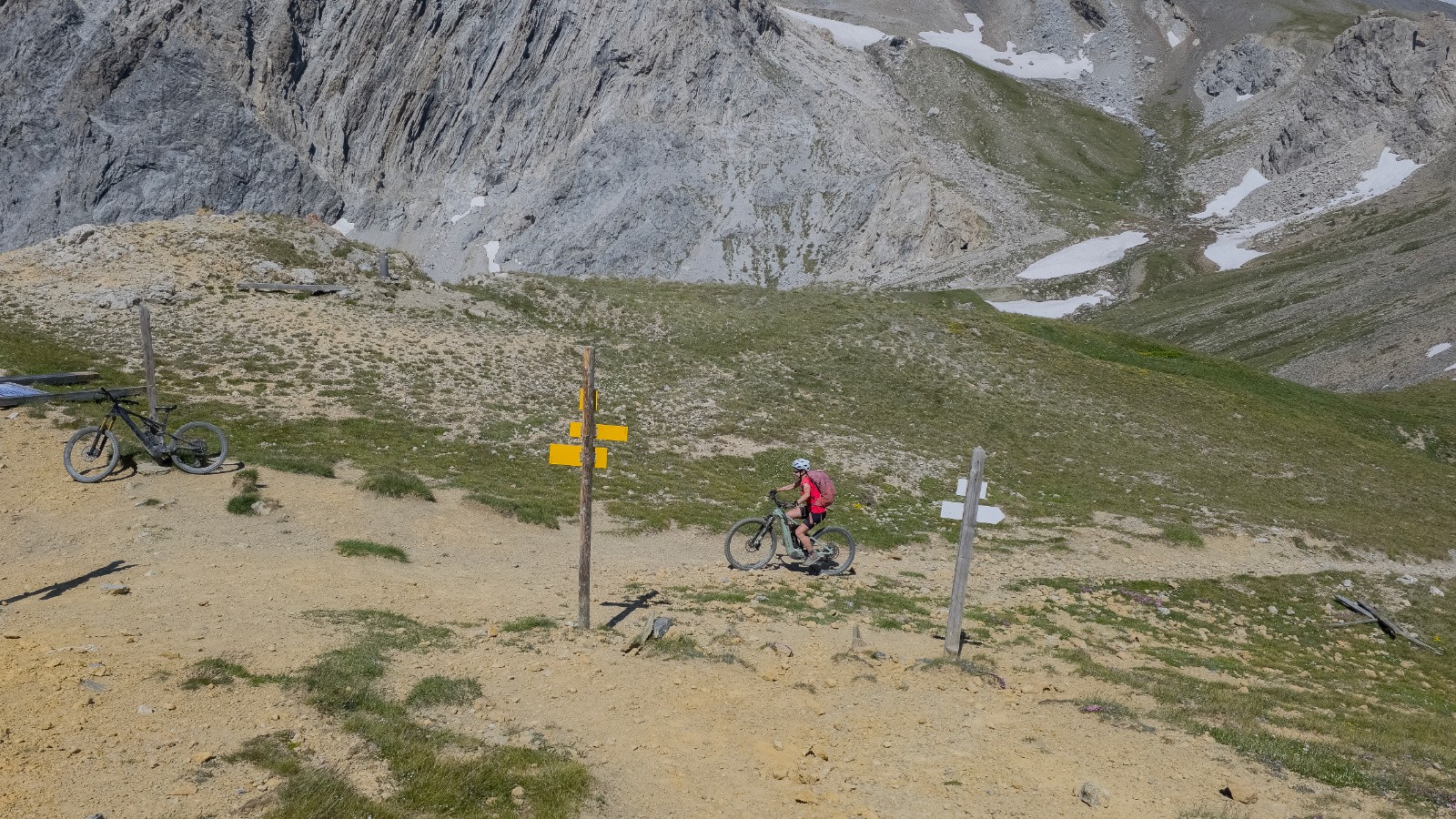 Laurence arrive au col de la Roue&nbsp;