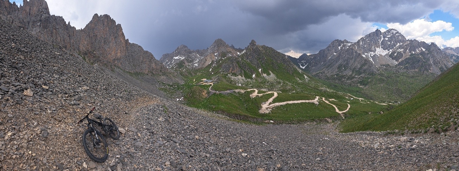 &nbsp;&nbsp;Piste des Rochilles