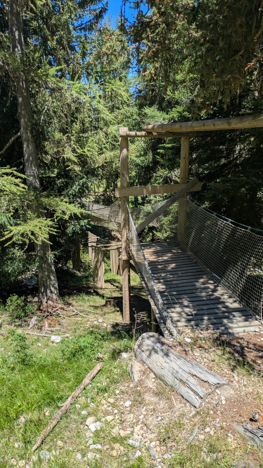 #5 Passerelle suspendue fermée Passerelle suspendue fermée
