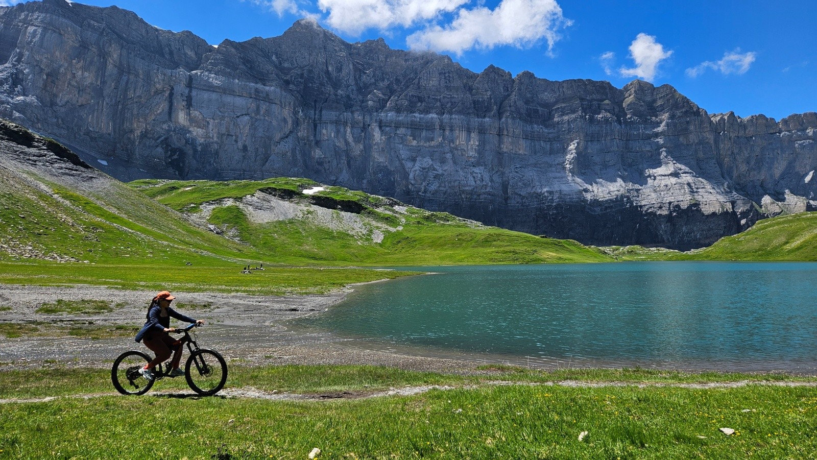 #5 Elles m’ont repris
mon VTT. Elles m’ont repris
mon VTT.