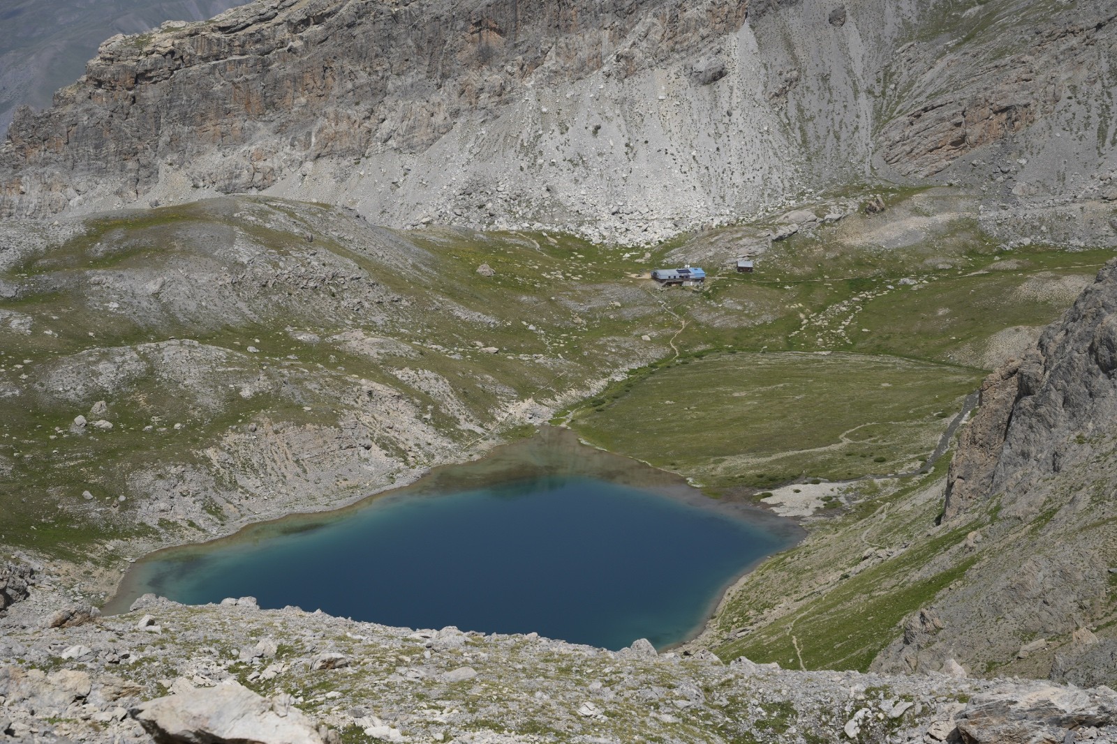 #2 Refuge de Chambeyron depuis le Pas de LaCouletta Refuge de Chambeyron depuis le Pas de LaCouletta