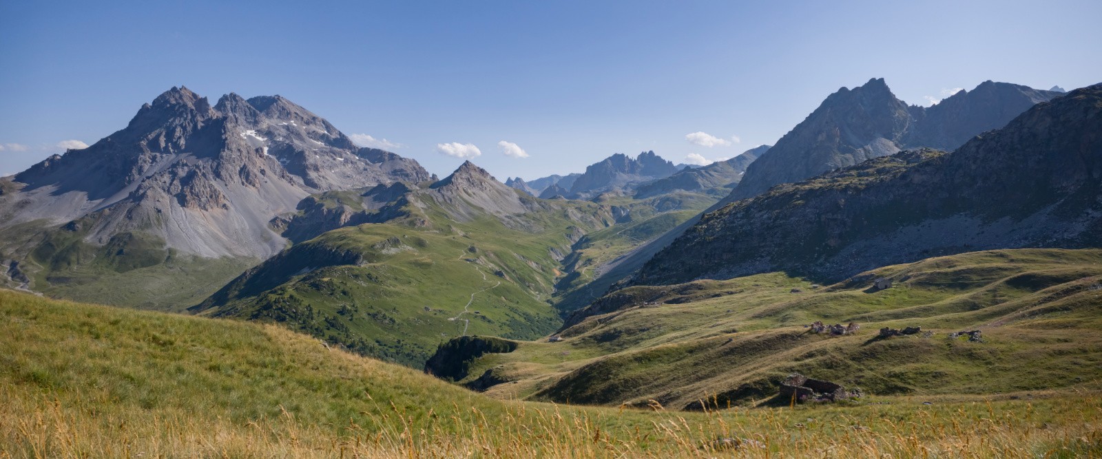&nbsp;Vue panoramique au cours de la traversée Mont Cula-Combe de Jeay