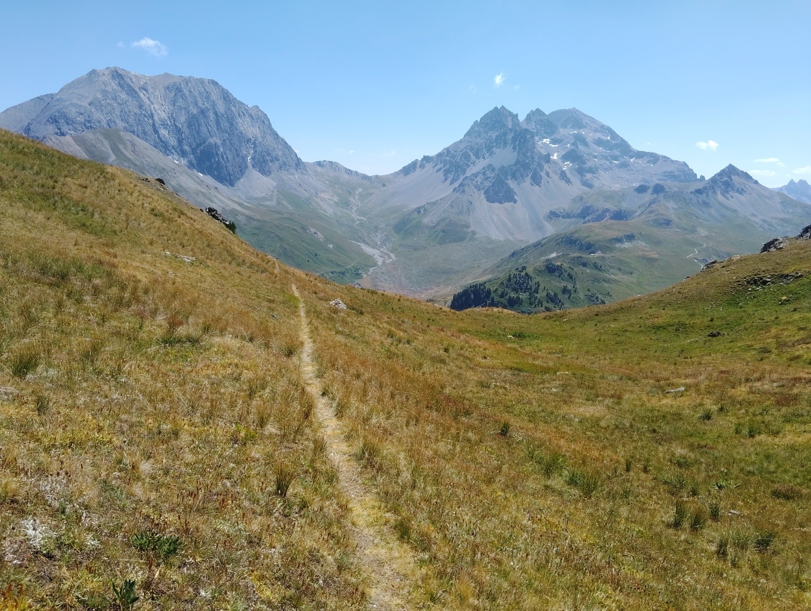 &nbsp;Grand argentier à gauche, col de la roue et cime des planètes à droite&nbsp;