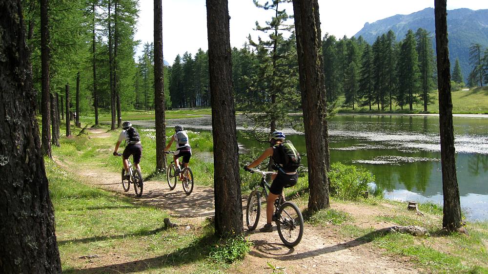 #25 Promenade sur les bords du : Lac de Roue Promenade sur les bords du : Lac de Roue