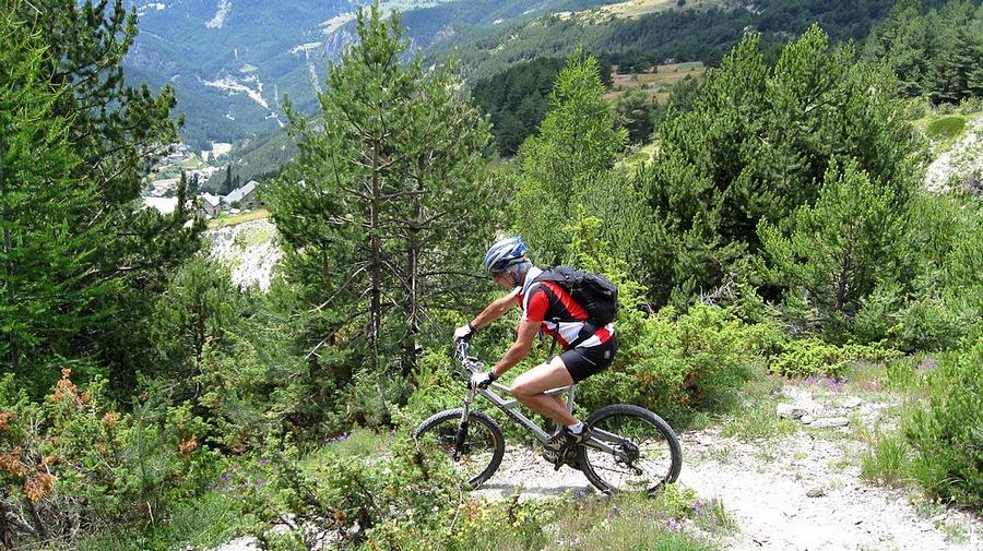 #14 Epingle au-dessus : de Meyriès Epingle au-dessus : de Meyriès