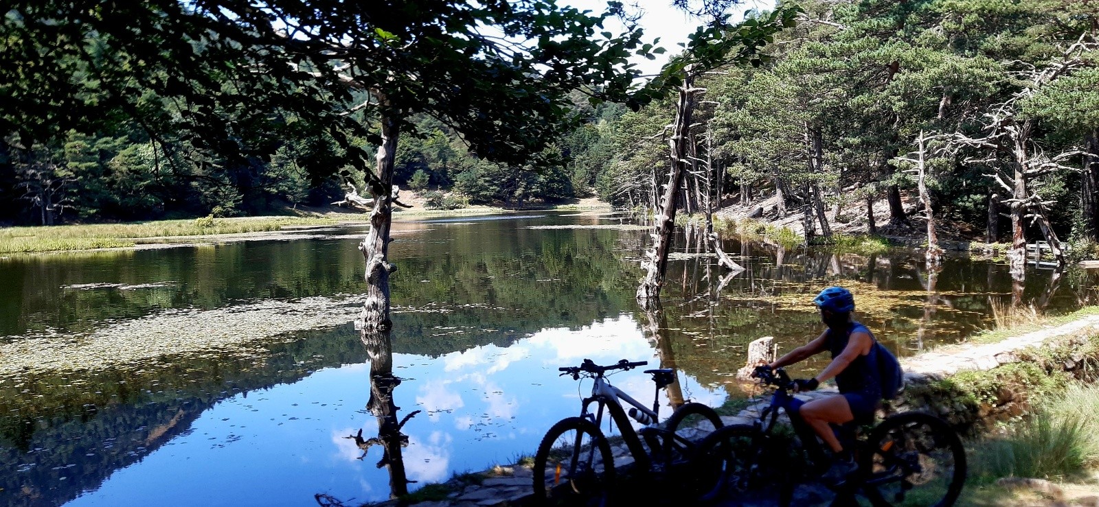 #1 Superbe lac accessible en auto, trop bruyant! Superbe lac accessible en auto, trop bruyant!