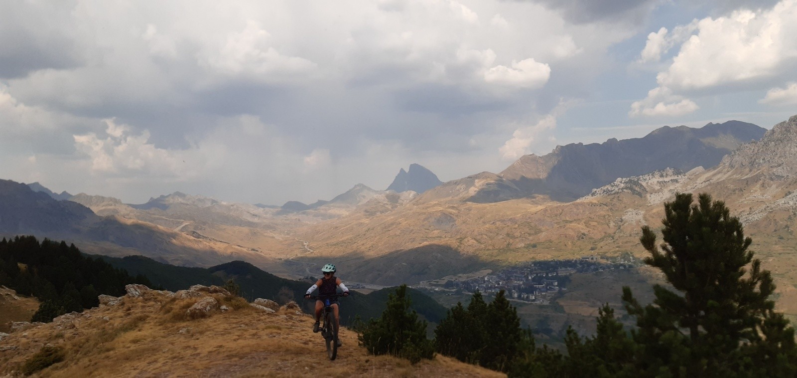 Au col, l'Ossau que j'ai gravi une dizaine de fois&nbsp; dans les années&nbsp; 1970.
