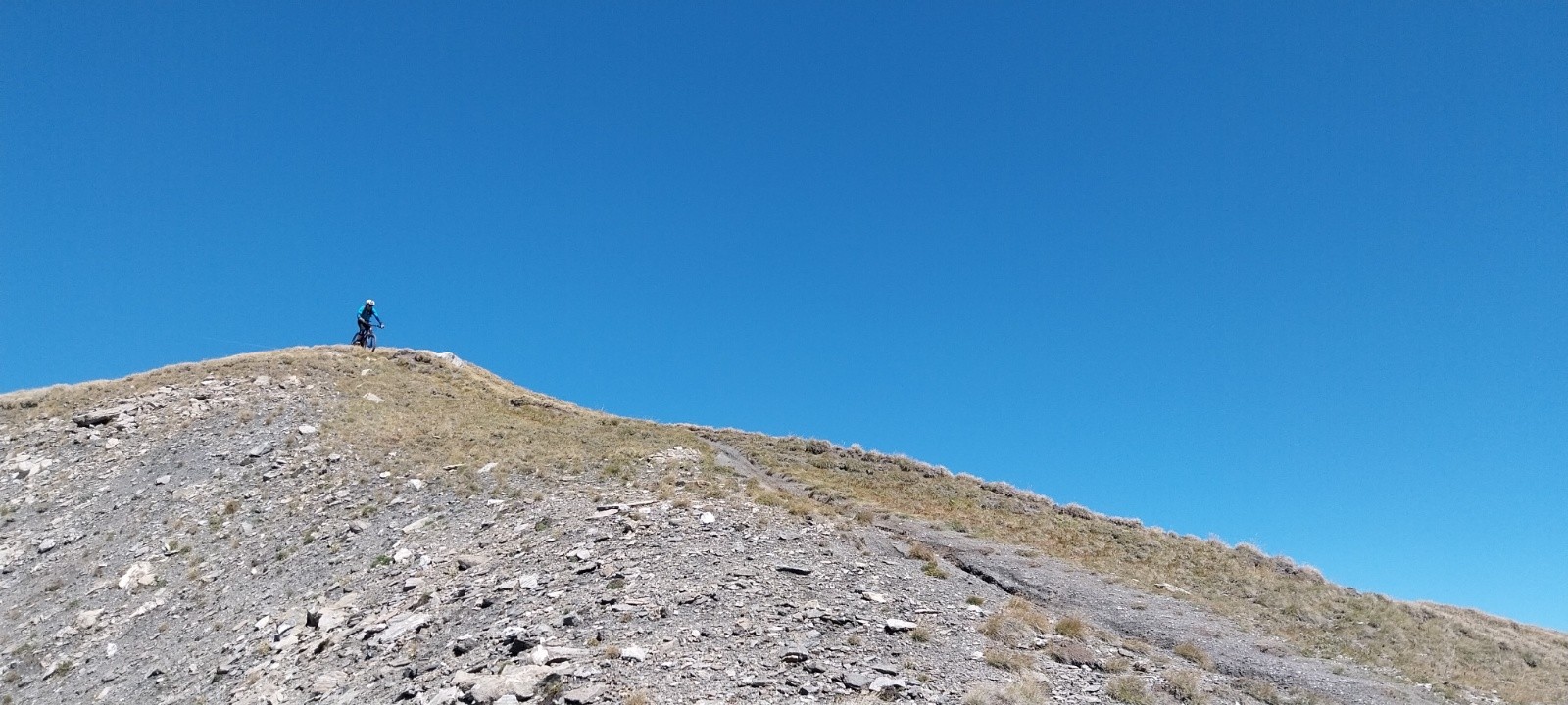 Du sommet de Punta Leysser, Eric débute la descente !&nbsp;