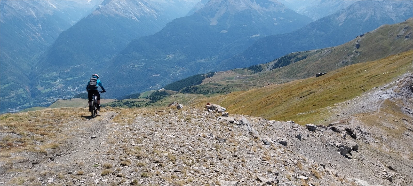 On enchaîne sur la crête.