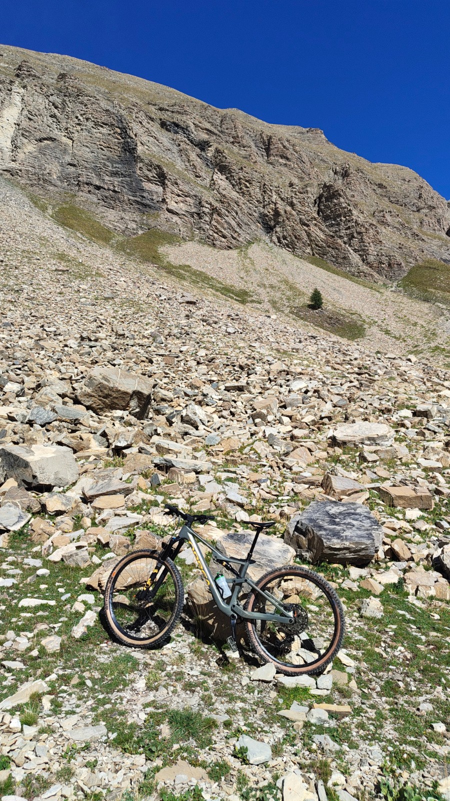 #2 Au pied des difficultés sous le col du Pouzenc Au pied des difficultés sous le col du Pouzenc