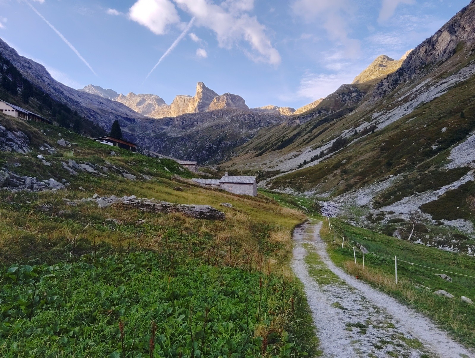 #3 Vallon d Vallon d'Etache, grand bec d'Etache au fond