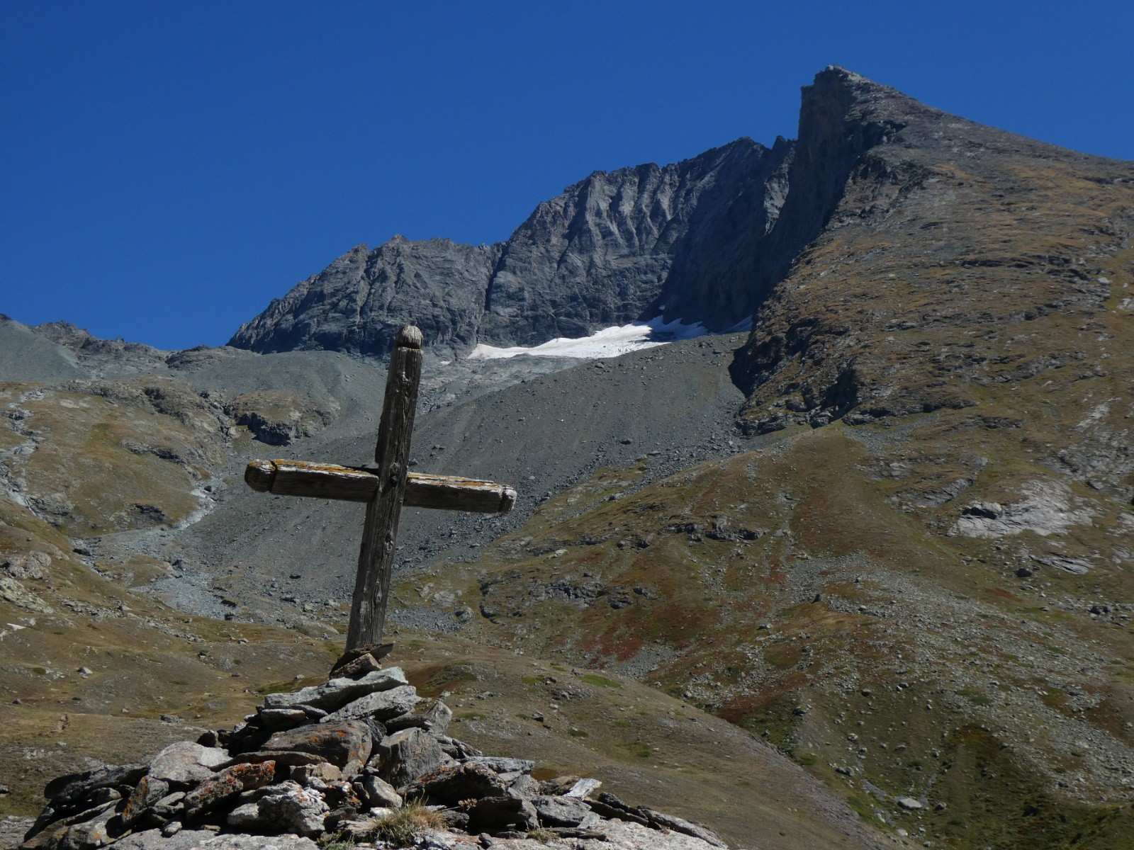#3 La croix du refuge sous la Bessanèse La croix du refuge sous la Bessanèse