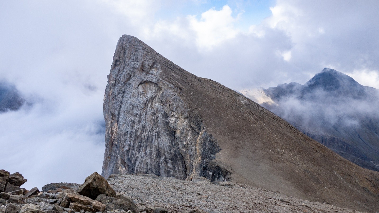#8 L L'aiguille centrale vue de l'aiguille occidentale : pour une prochaine fois ?