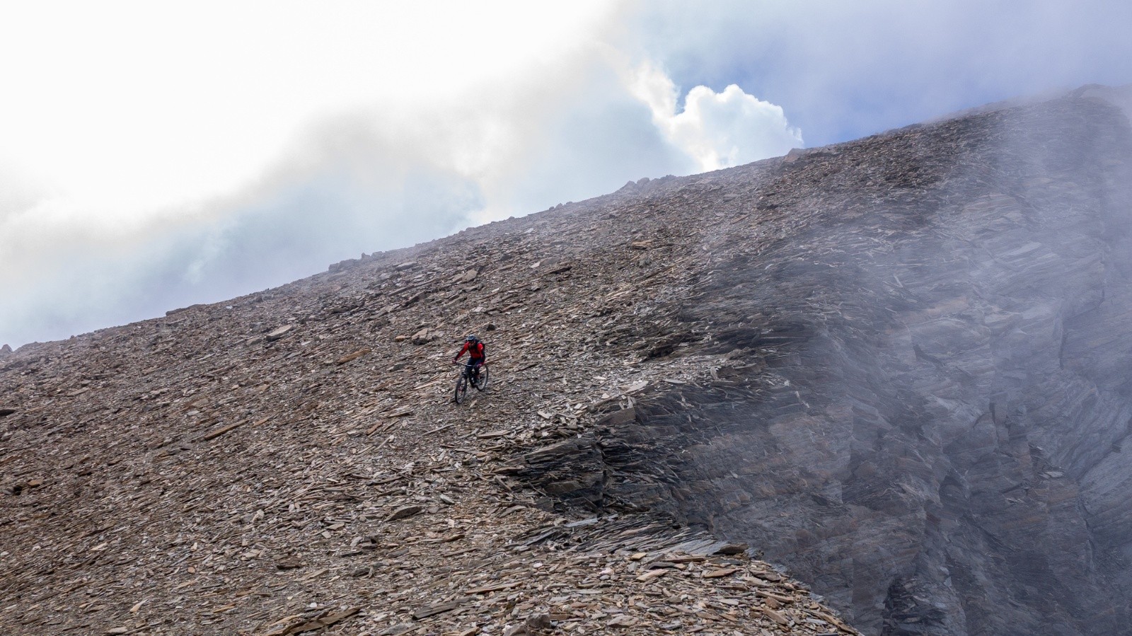 #9 Descente dans les éboulis de la Saussaz Descente dans les éboulis de la Saussaz