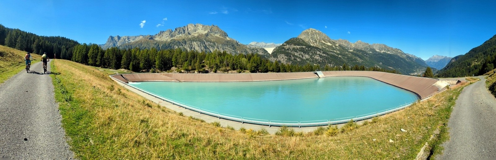 #15 Dans la remontée aux Posettes, une retenue face au barrage d Dans la remontée aux Posettes, une retenue face au barrage d'Emosson