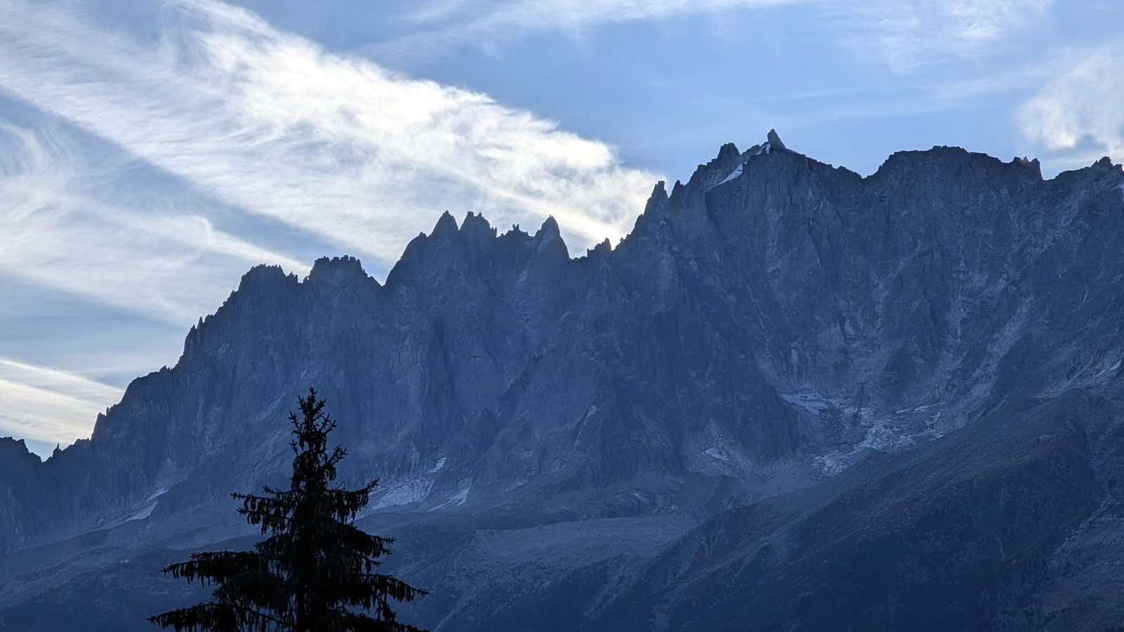 #2 Et les aiguilles de Chamonix sont toutes aiguisées ce matin Et les aiguilles de Chamonix sont toutes aiguisées ce matin