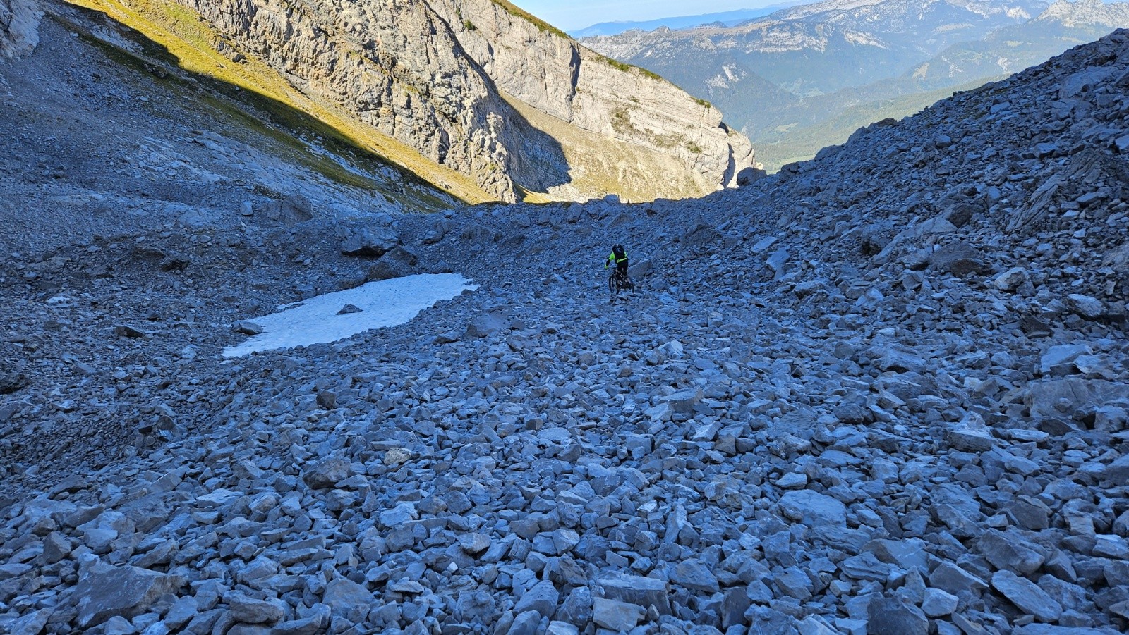 Alban va me découper le pneu arrière dans les grosses
caillasses.