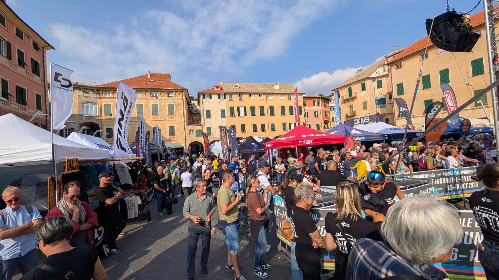 Le monde de l'Enduro s'est donné rendez-vous à Finale alors nous on va far west