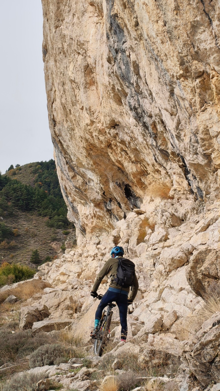 #9 Au pied des falaises Au pied des falaises