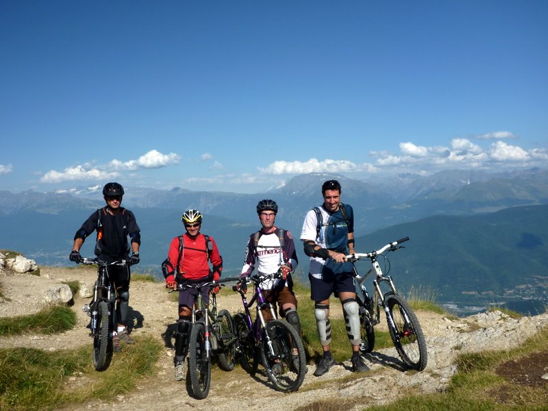 Sommet : Le groupe au Col impatient de se jeter dans le D-