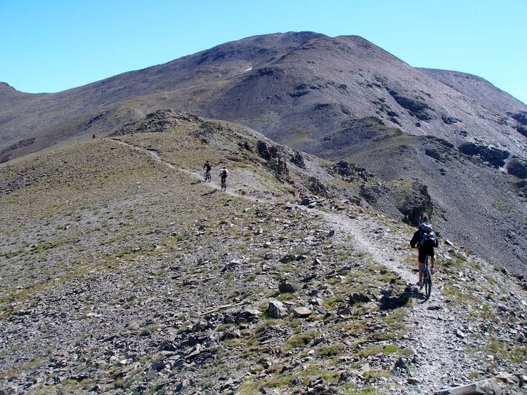 #2 Sur les crêtes : bientôt le premier portage du jour Sur les crêtes : bientôt le premier portage du jour