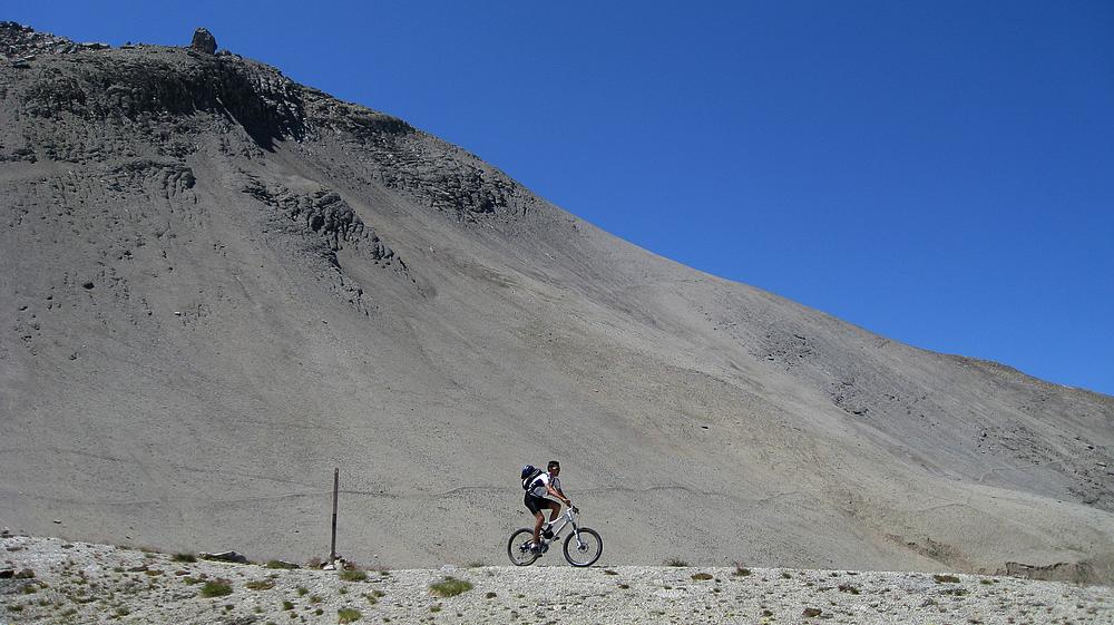 col de Vautreuil : et le sentier qui part derrière en face Nord de la Sèche