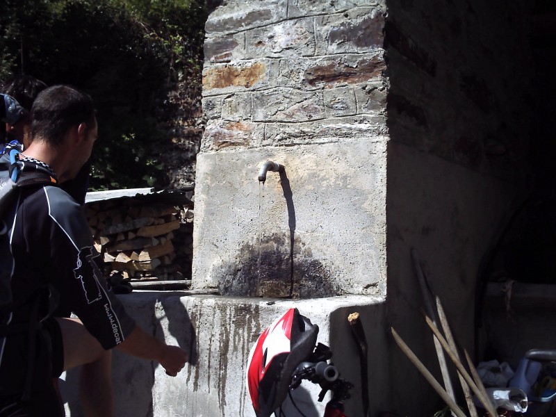 Fontaine au hameau : Celle là nous a fait du bien !