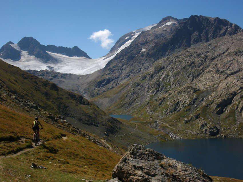 #2 Etendard : Lacs et glaciers Etendard : Lacs et glaciers