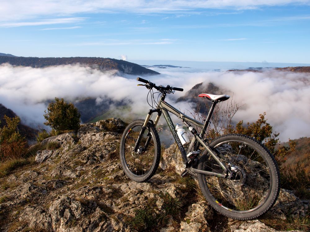 mon vtt : prend la pose à défaut de partenaire !