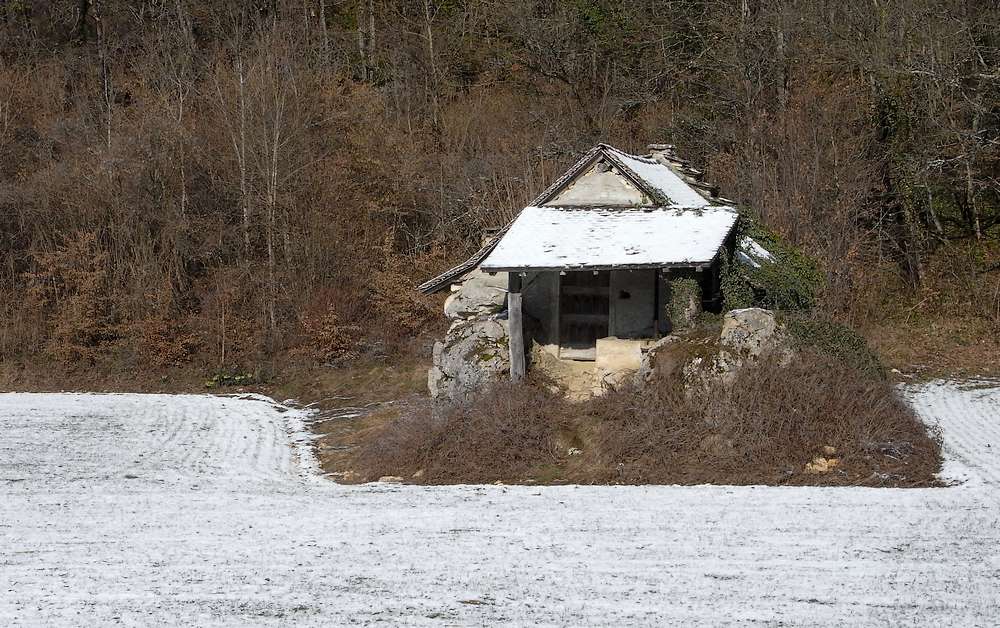 #7 Cabane : de vigneron en-dessous de Lompnaz Cabane : de vigneron en-dessous de Lompnaz