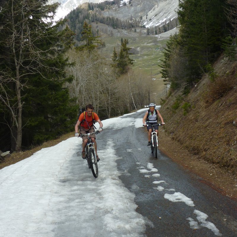 Petite flaque de neige ... : pour être peinards sans voiture à l'Orgère