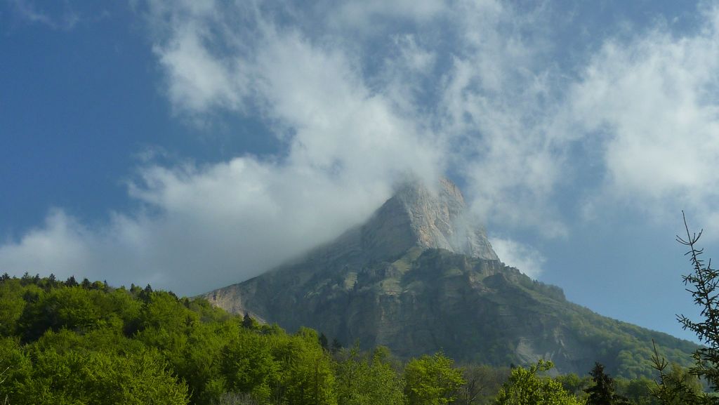 Dent de Crolles fumante : photo pour Meteo Alpes....