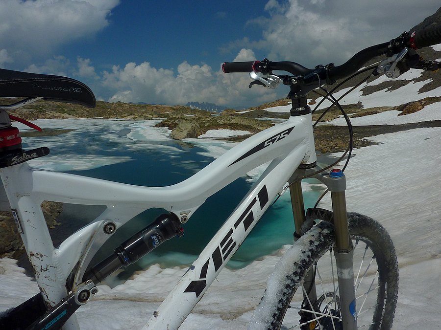 Lac du milieu : Abominable vélo des neiges
