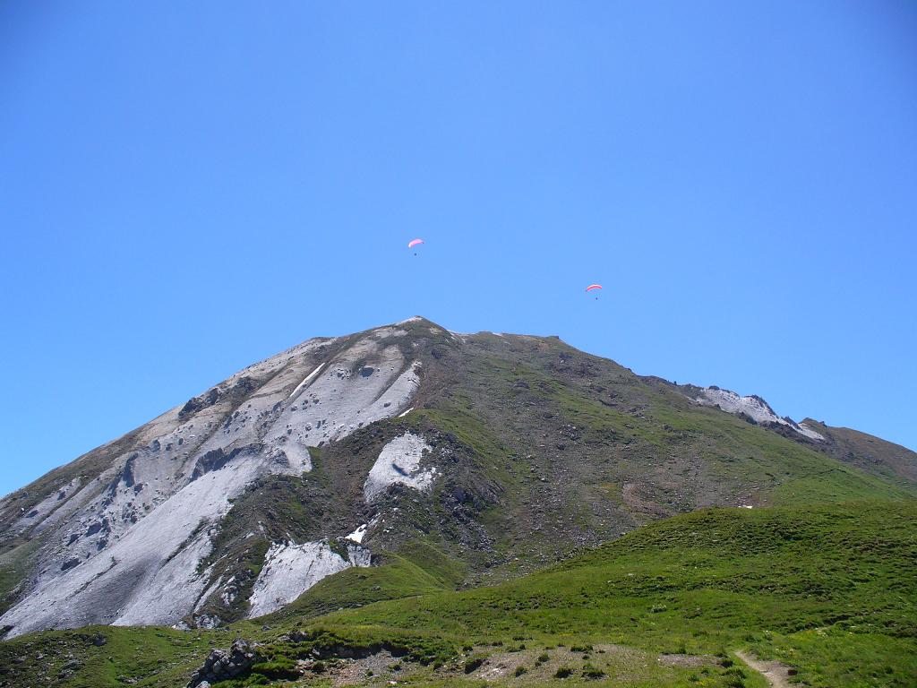 Petit Mont Blanc : PMB survolé par de drôles d'oiseaux