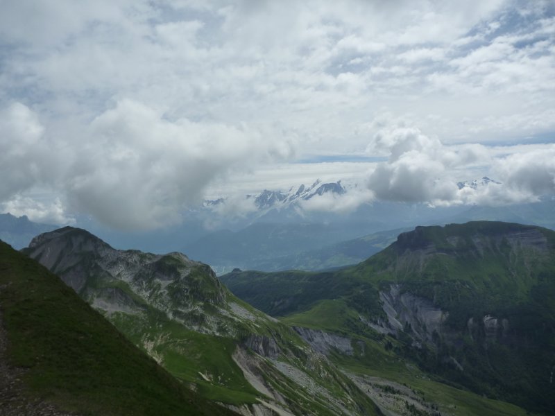Vue ennuagée : sur le massif du Mt Blanc